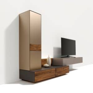 Cubus Pure Wohnwand in Nussbaum mit Farbglas bronze und Farbglas dunkelbraun.